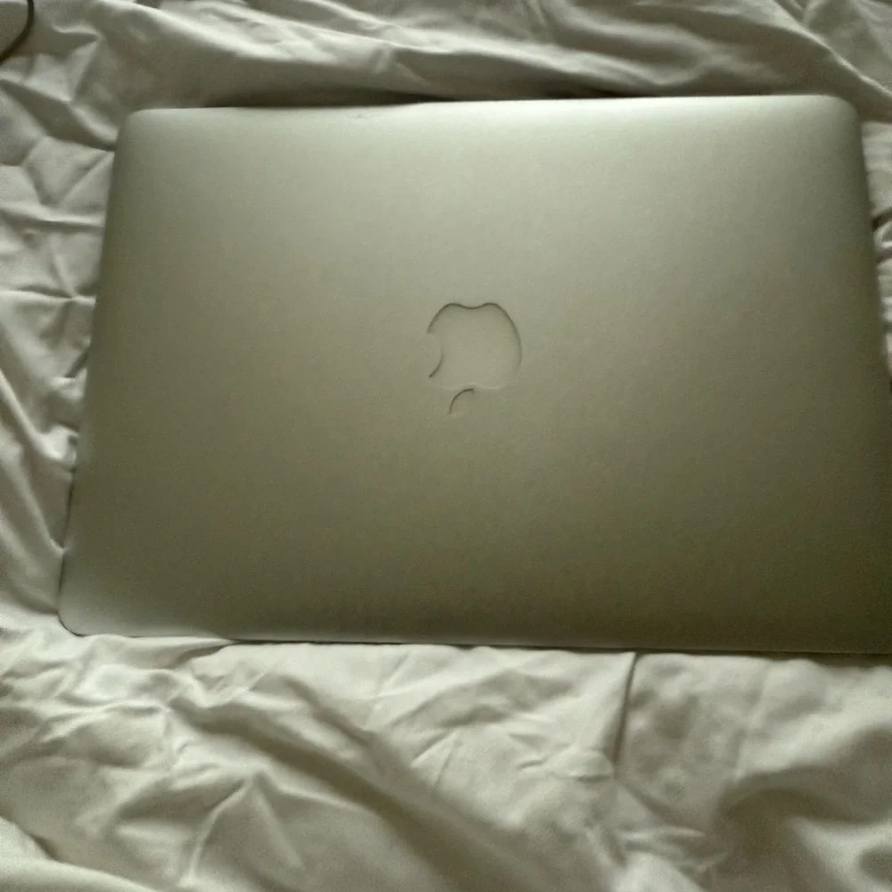 2014 Apple MacBook in Sleek Silver